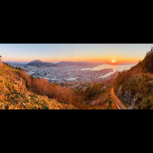 Meet your Posher, Jenn - Picture 3 of 4